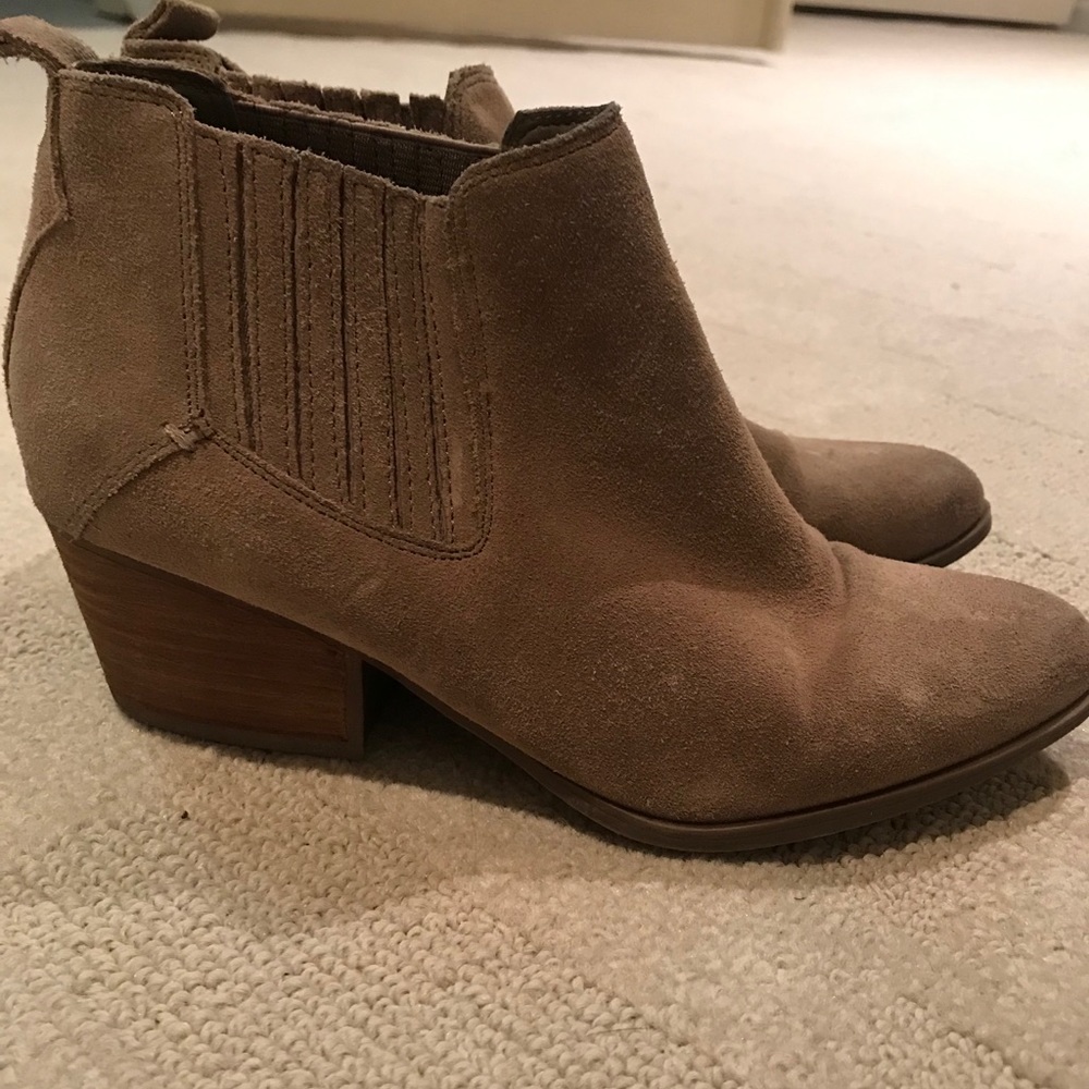 Crown vintage tan booties size 6